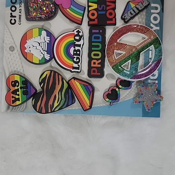 Crocs Love Is Love 13 Pack Jibbitz Charms - Picture 3 of 4